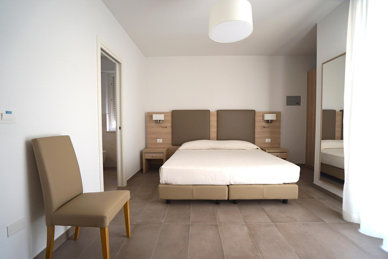 Others 4, Rooms Angedras, Sassari