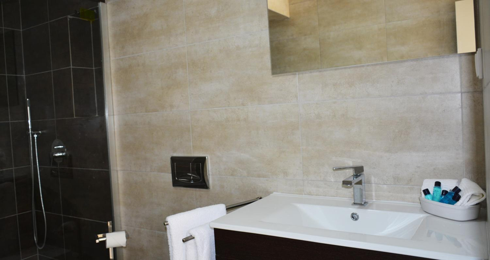 Bathroom 4, Tavira Terrace, Alcoutim
