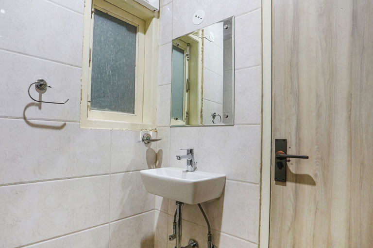 Bathroom 4, Fabhotel Taugan Inn, Delhi