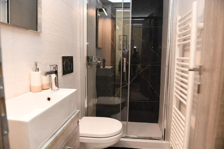 Bathroom 1, Konstantina Apartment, Attica