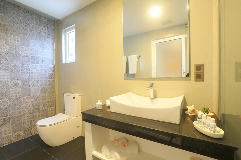 Bathroom 3, de MODA Boutique Hotel Galle, Galle Four Gravets