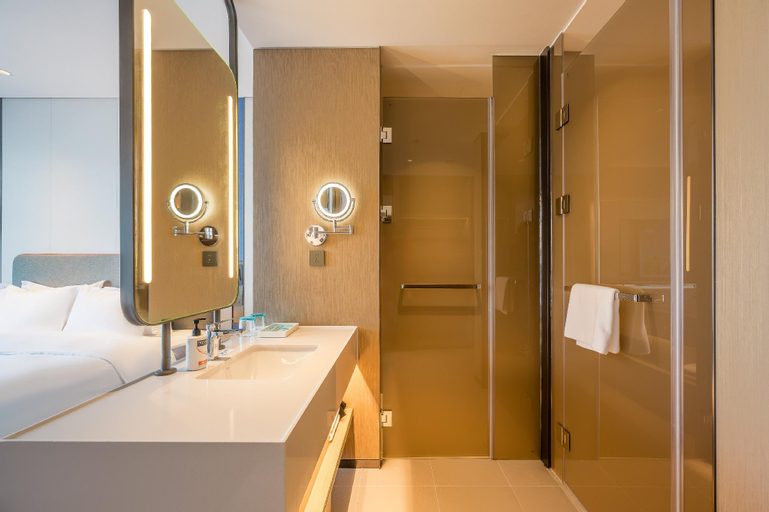 Bathroom 13