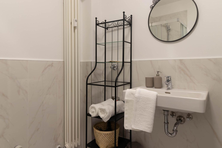 Bathroom 5, Apartments Iris, Bolzano