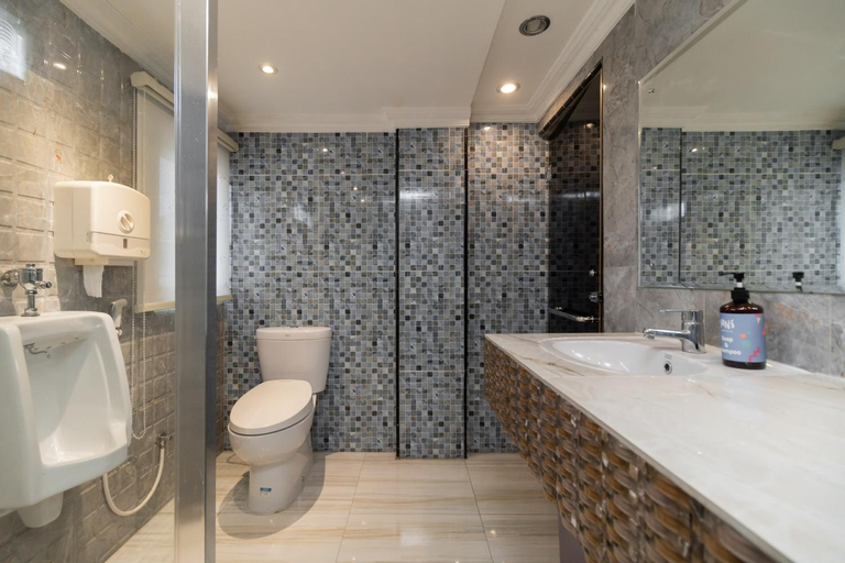 Bathroom 19