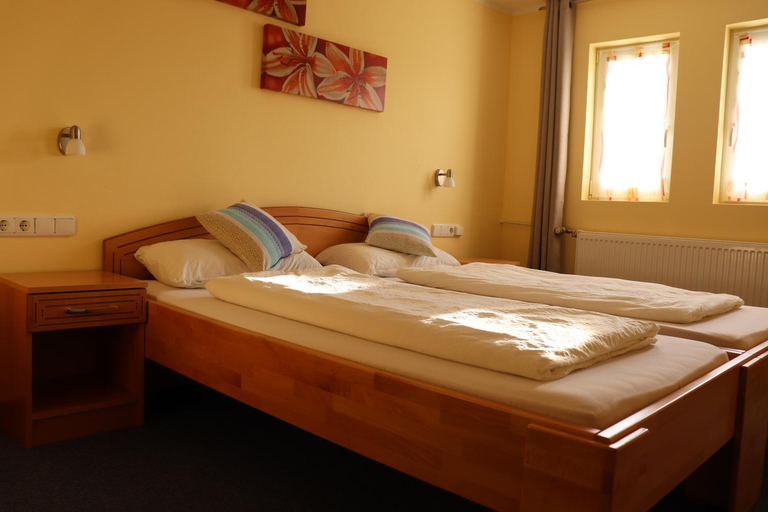 Bedroom 3, Hotel Zum Waldstein, Wunsiedel im Fichtelgebirge