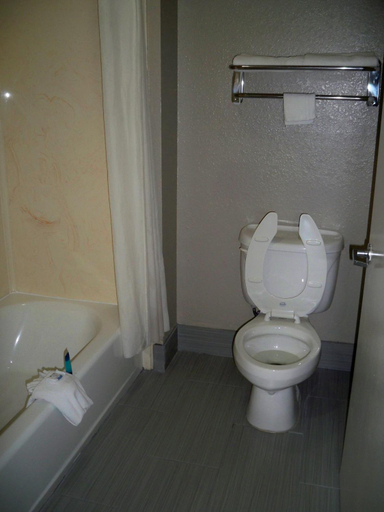 Bathroom 3, Scottish Inn and Suites Beaumont, Jefferson