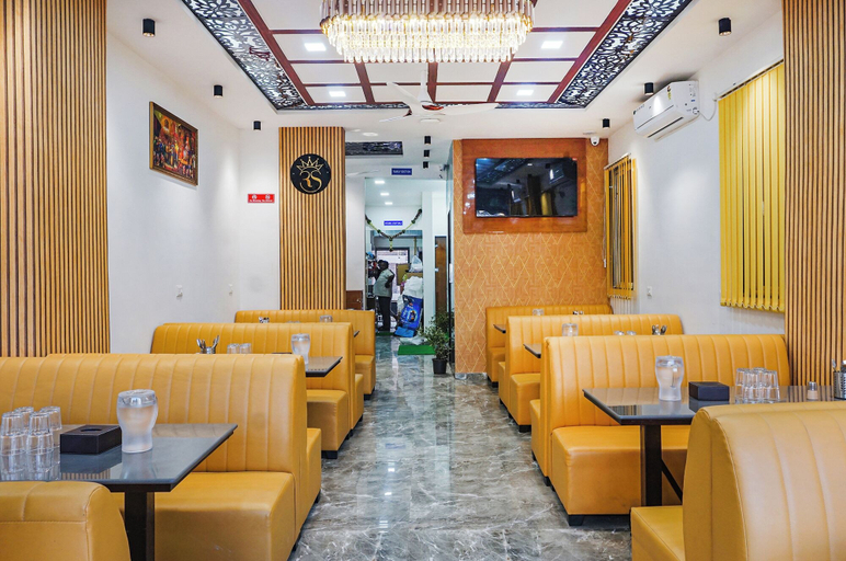 Food & Drinks 3, Fabhotel Rising Surya, Pune