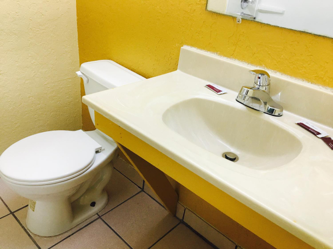 Others 3, Relax Inn Lawton, Comanche