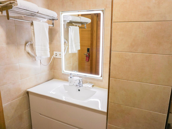 Bathroom 3, Hotel Lidar, Vizcaya