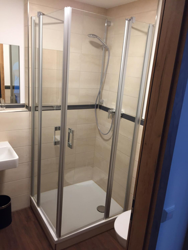 Bathroom 5, Platzwirt, Ostalbkreis