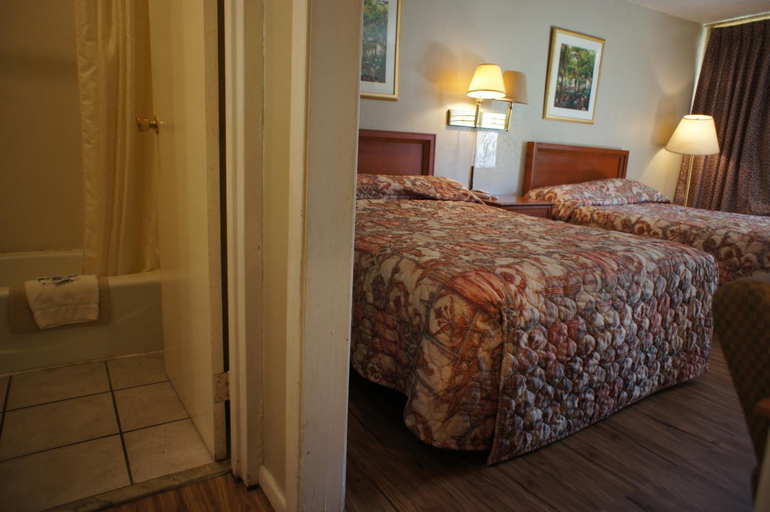 Bedroom 5, Executive Inn & Suites, Orange