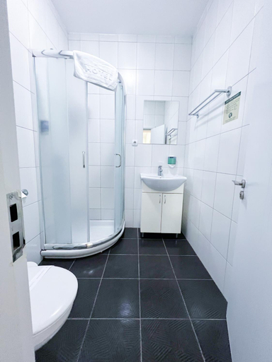 Bathroom 4, Centar Forever, Belgrade