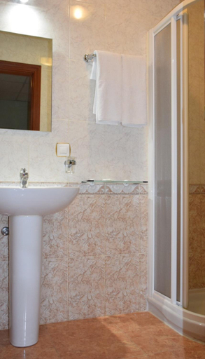 Bathroom 2, Hostal Infante Penafiel, Valladolid