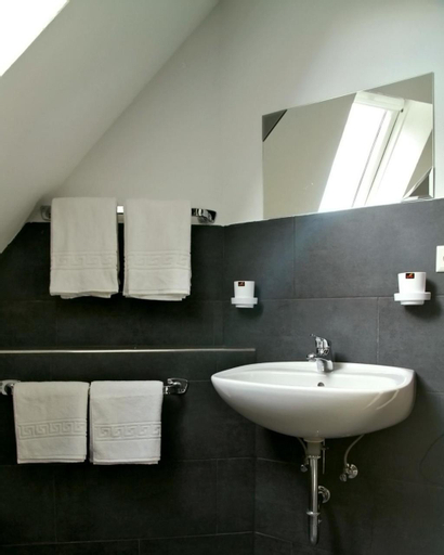 Bathroom 11