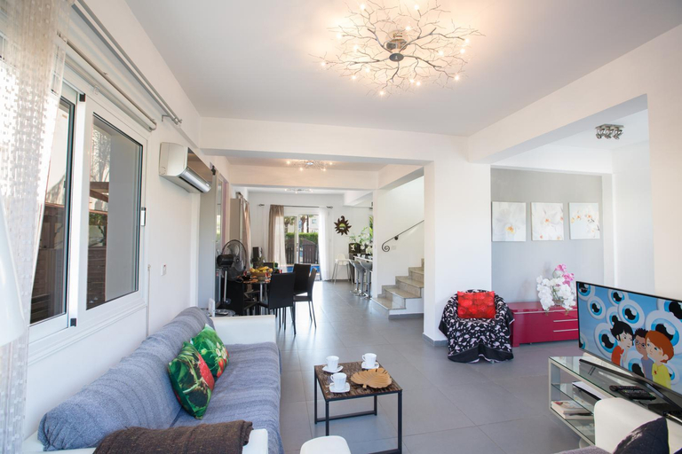 Others 2, Papantonia House