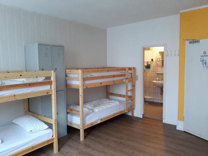 Bedroom 3, Hostel 45, Bonn