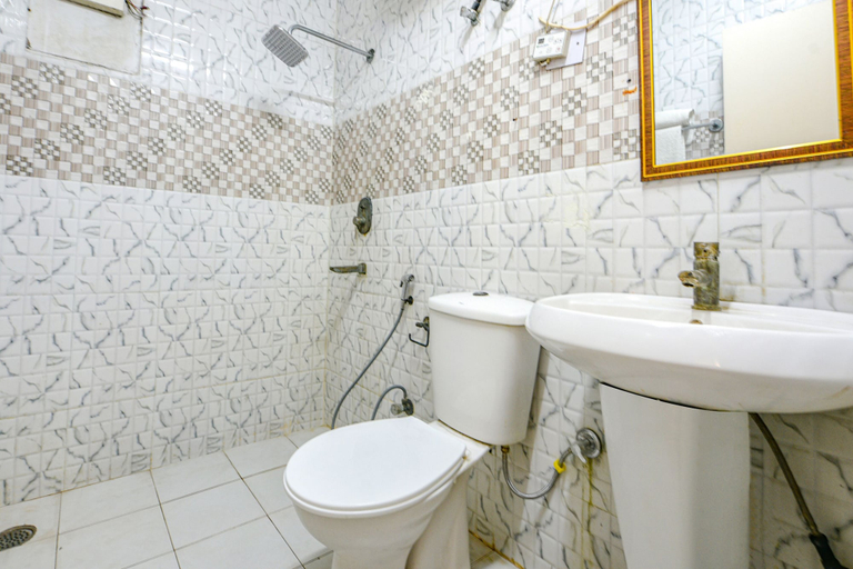 Bathroom 4, FabHotel The White Orchid - Nr Noida Sector 16 Metro Station Noida, Gautam Buddha Nagar