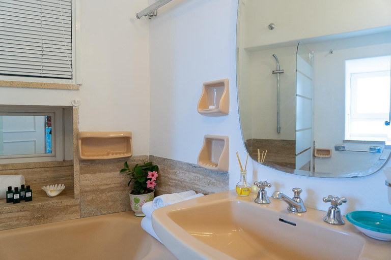 Bathroom 3, Villa Castello Apartments, Napoli