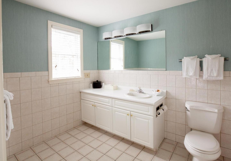 Bathroom 5, Blue Rock Resort, Barnstable