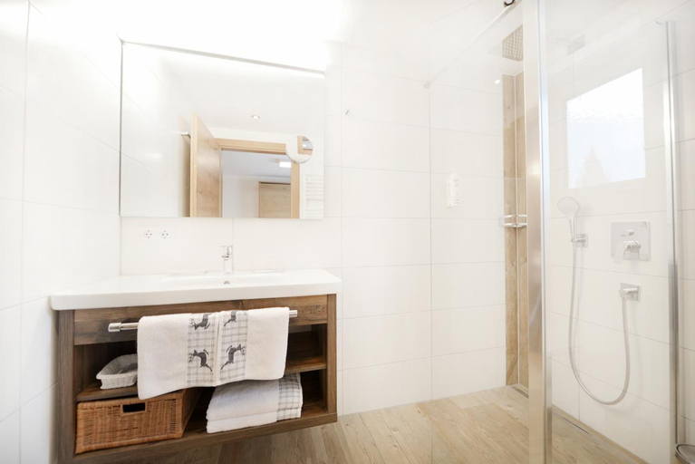 Bathroom 3, Hotel Alpina Superior, Landeck