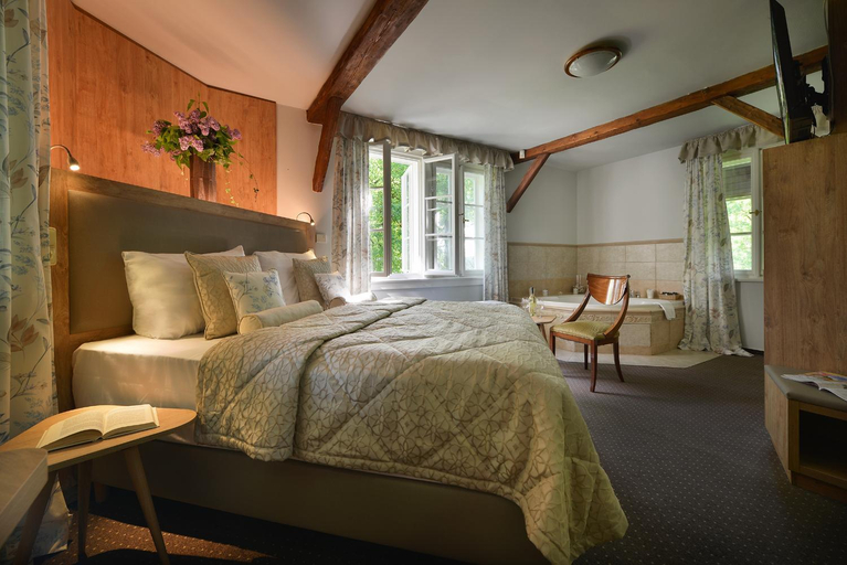 Bedroom 3, Chateau Loucen Garden Retreat, Nymburk