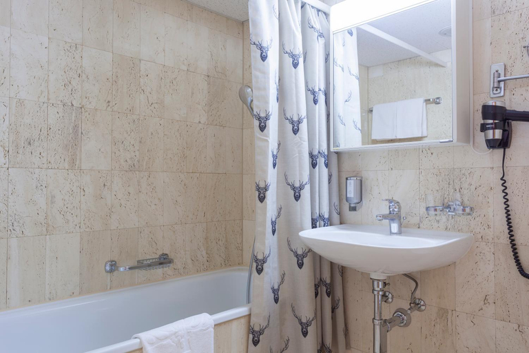 Bathroom, Appartments Cervus, Maloja