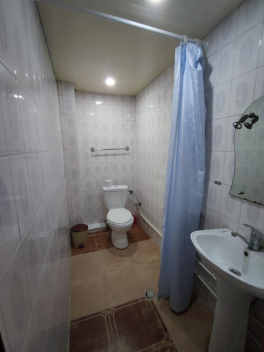 Bathroom 2, Jasmin