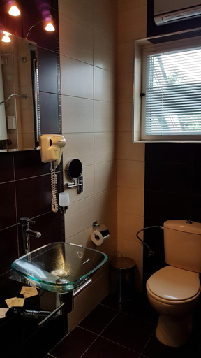 Bathroom 2, Aheloy Apartments, Pomorie