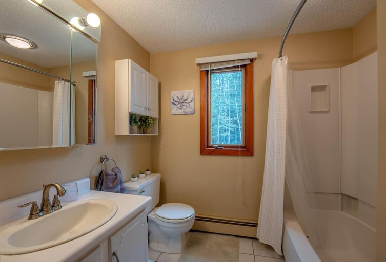 Bedroom 3, The Monk's Cottage-White Mountains, Pet Friendly, Grafton