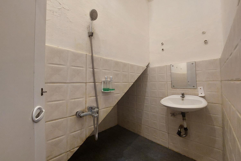 Bathroom 10