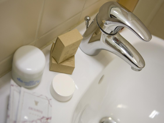 Bathroom 2, Hotel Nives, Rimini
