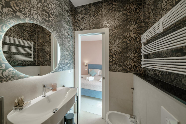 Bathroom 7