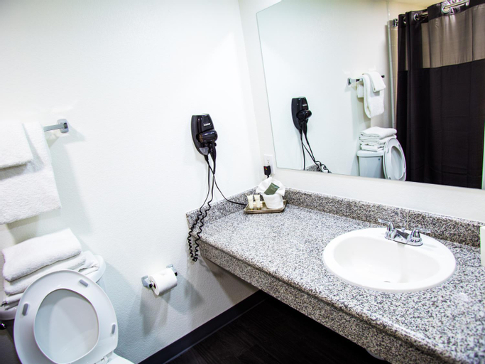 Bathroom 10