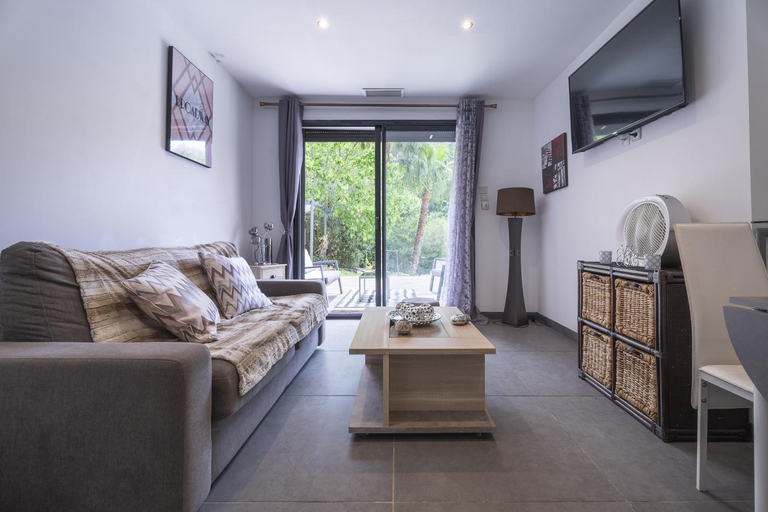 Others 3, Studio moderne tout confort, Var