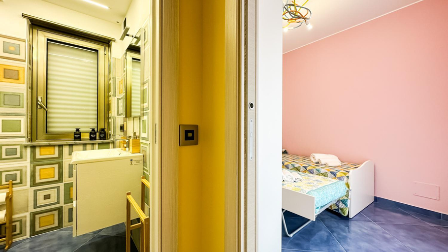 Bedroom 2, After sun, Messina