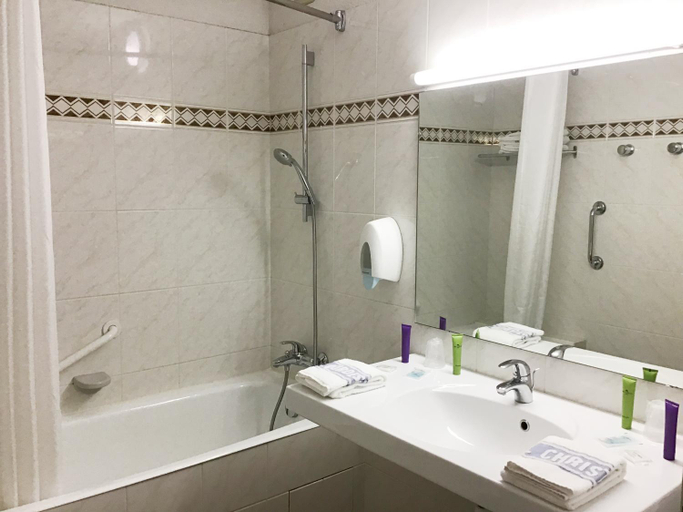 Bathroom 4, Hotel Christ Roi, Hautes-Pyrénées