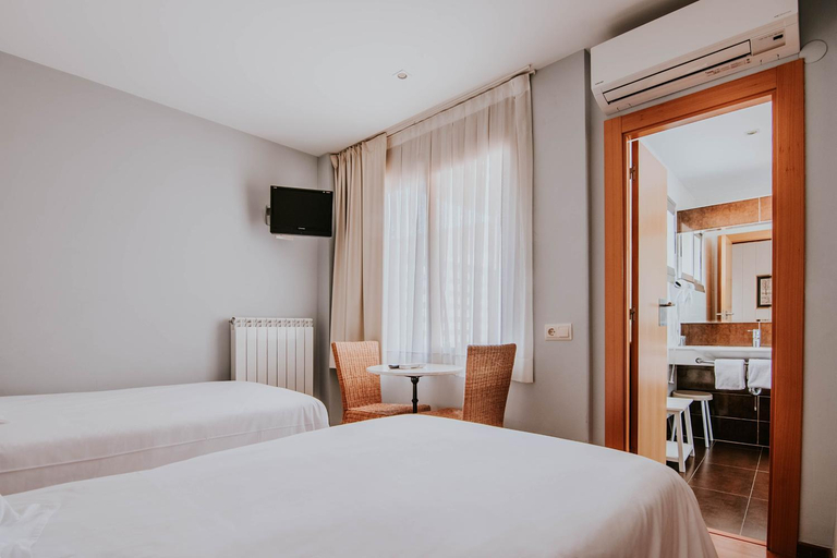 Bedroom 2, Hotel Isasa, La Rioja