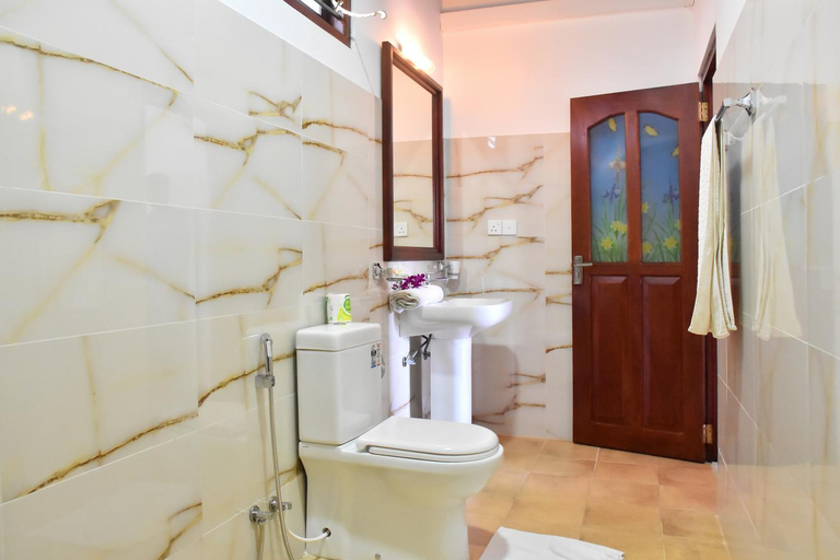 Bathroom 3, Villa De White Sambur, Hikkaduwa