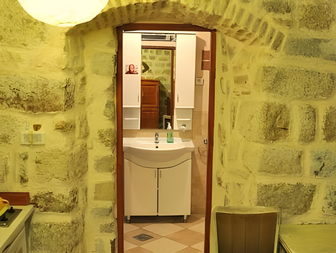 Bathroom, Old Town Youth Hostel
