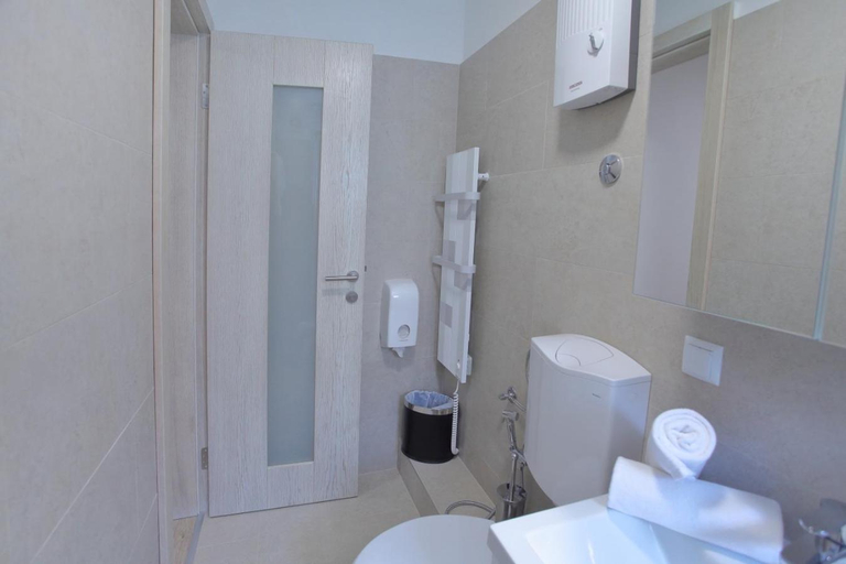 Bathroom 2, Deluxe Bellevue Apartments, Sarajevo