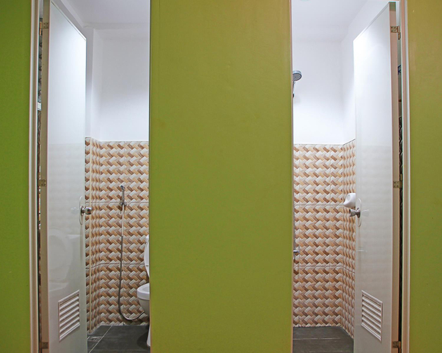 Bathroom 2, Antwet Backpacker's Inn & Rooftop Bar, Dumaguete City