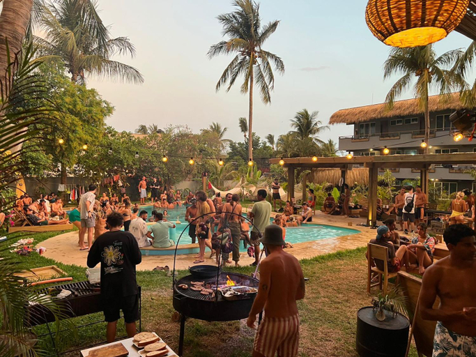 Food & Drinks 3, Straw Hat Surf Hostel & Bar, Dist. Pochutla