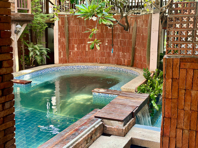 Sport & Beauty 2, Tony's Place Ayutthaya, Phra Nakhon Si Ayutthaya