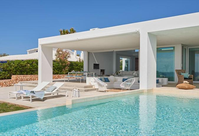 Swimming pool 4, Primera Linea de Mar con Yate "Estancia de Lujo" By Menorca Luxury Broker, Baleares