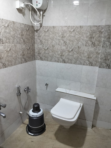 Bathroom, Goroomgo NR Nayan Residency Ahmedabad, Ahmadabad
