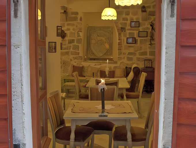 Food & Drinks 4, Old Town Youth Hostel