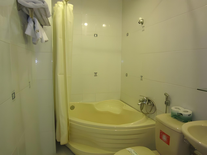 Bathroom 3, New Hotel, District 1