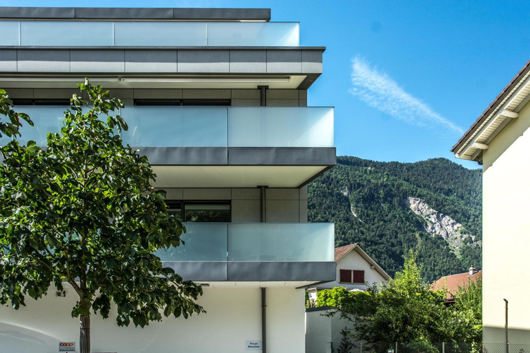 Exterior & Views