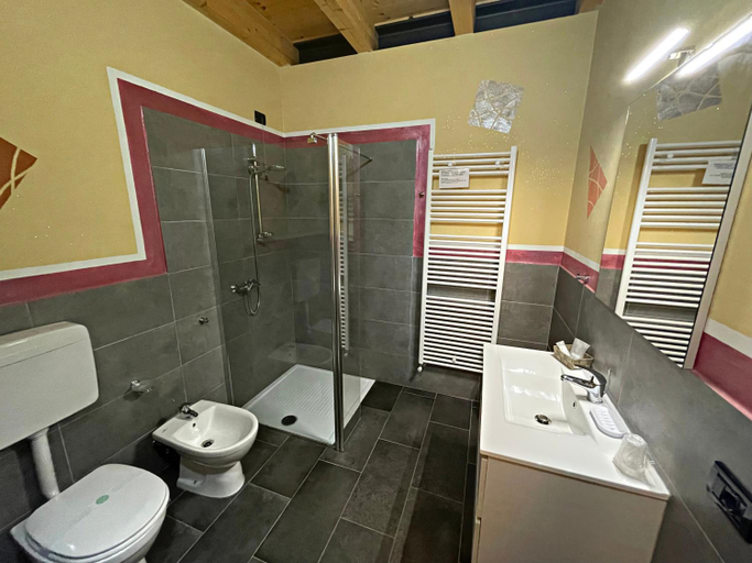 Bathroom 3, Agriturismo scannaporco, Mantua