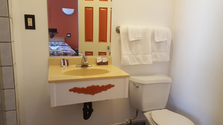 Bathroom 5, Deluxe Motel, Los Angeles Area, Los Angeles